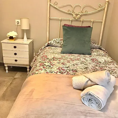 Plaza Concepcion Garcia Redondo, 1 *