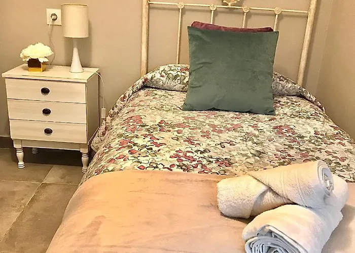 Plaza Concepcion Garcia Redondo, 1 *