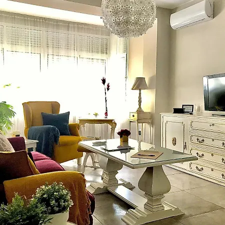 Plaza Concepcion Garcia Redondo, 1 *