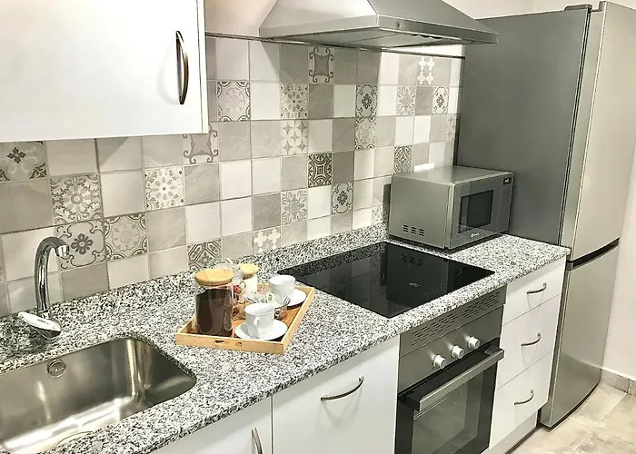 Plaza Concepcion Garcia Redondo, 1 *