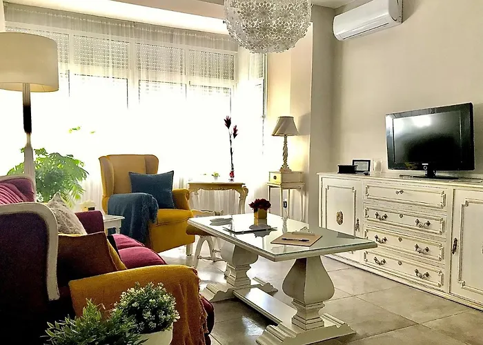 Plaza Concepcion Garcia Redondo, 1 *